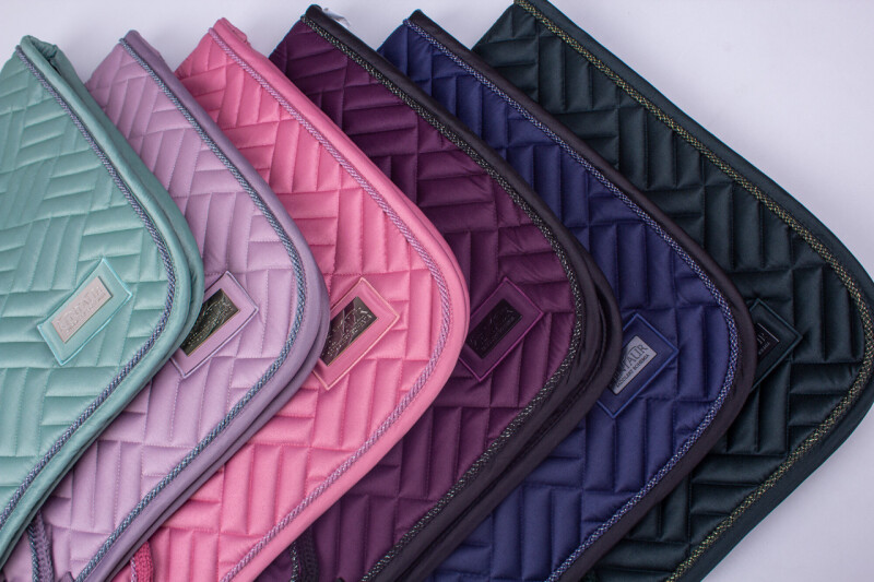 Kentaur set saténový s plíškem - švestková